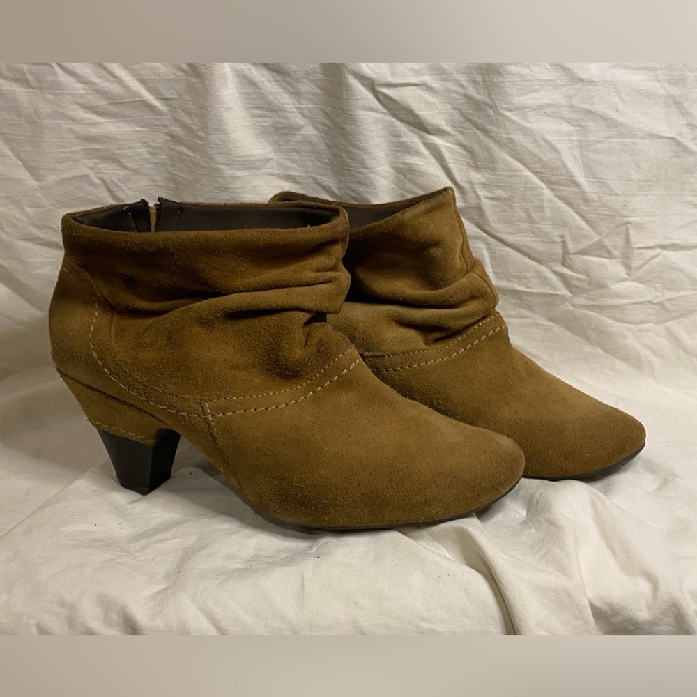Pikolinos 39 suede tan heeled ankle boots